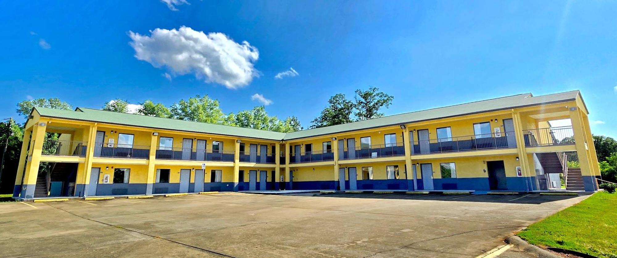 Garden Inn And Suites Near Callaway Gardens Pine Mountain Exterior photo